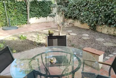 Image de Rez De Jardin au calme à proximité du centre-ville.
