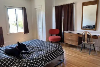 Image de Super Location Clean Stylish Sunny & New Bathroom