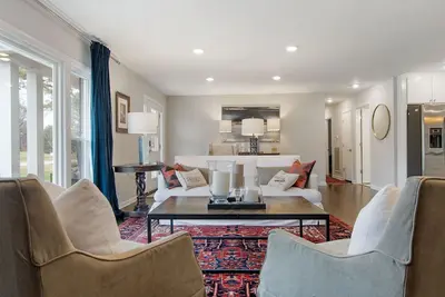 Image de \"Franklin, My Dear. . . \" is 5 minutes away from downtown Franklin!