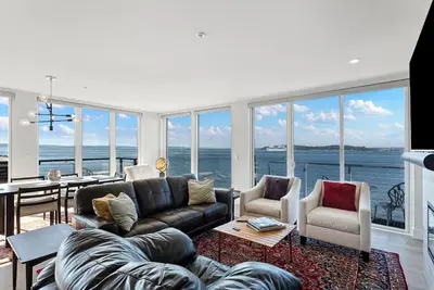 Waterfront condo w/ city & mountain views!