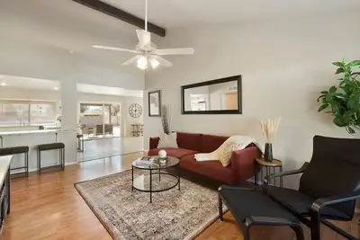 Image de 5-Star Desert Oasis: Stylish Retreat, 5 Tv's, Pet Friendly, Corner Lot