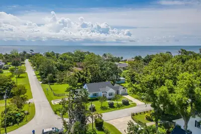 Image de Quiet getaway to a small, safe and peaceful coastal town: 120\/night