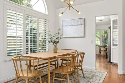 Image de Goode. Homes | Luxury 3-bedroom home w\/ lush garden