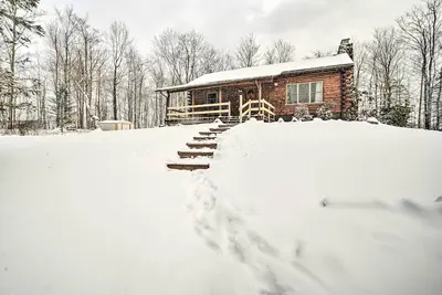 Image de Cambridge Springs Cabin Near French Creek!