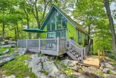 Image de Great Cacapon Cabin w/ Mountain Views