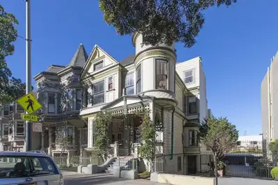 Image de Gorgeous Victorian Flat