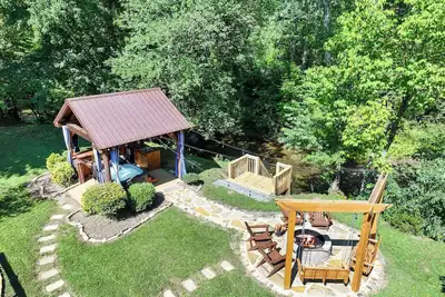 Image de Creekfront: Views, Hot Tub, Fire Pit & Game Room
