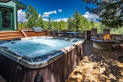 Image de Corrock Style - Luxury Hot Tub Home near Ski Lifts & Downtown Ketchum!