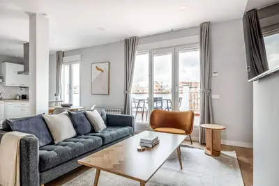 Image de Immpecable Salamanca 3br w/terrace, by Blueground