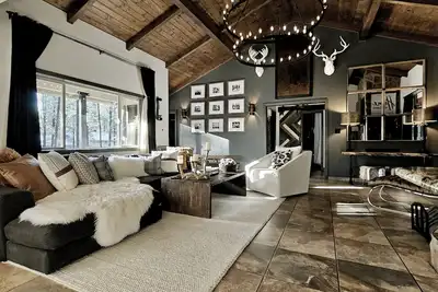 Image de Luxury Mountain-Chic Retreat Home for Couples and Families!