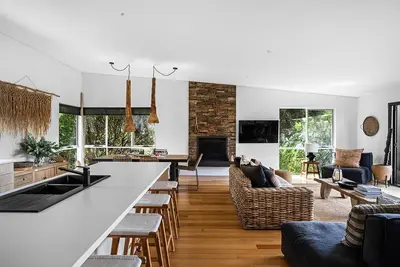 Image de Spacious home, stroll to Yallingup Beach.