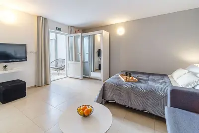 Image de Garçonnière avec la terrasse Sutivan, Brac (As-20155-a)