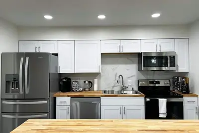 Image de Newly remodeled 2bd 1. 5bt apartment in a midtown #2
