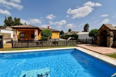 Image de Villa rustique et confortable avec piscine privée à Chiclana de la Frontera, Andalousie, Espagne pour 9 personnes