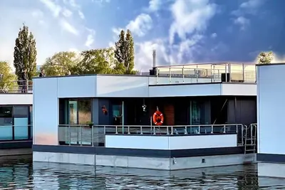 Image de Floating Hideaway- Coco de Mer