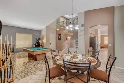 Image de Popular Pool Table-Pinball-BarBQ-6 beds, 1 bed 1 bath down