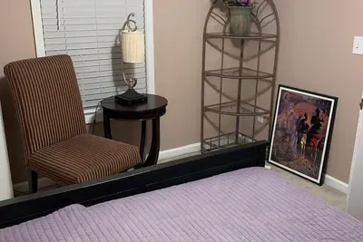 Image de Home away from home lower level apartment