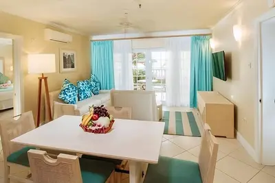Image de Enjoy a Hassle-Free and Suiting Stay! Outdoor Pool, Free Parking, Onsite Spa!