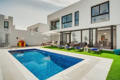 Image de SunnyVillas:4br NewVilla*Private Pool&Jacuzzi*Al12