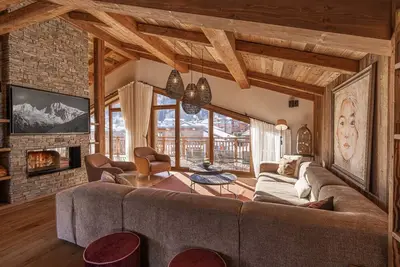Image de Chalet de Luxe avec Piscine et Sauna, Proche des Pistes à Courchevel