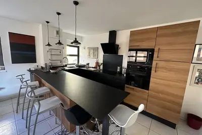 Image de Appartement T3 avec terrasse, centre Port-Vendres, calme et proche des quais, 6 personnes