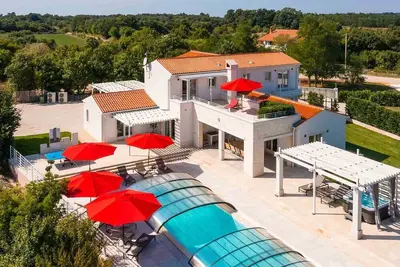 Image de Luxury and modern villa with swimming pool