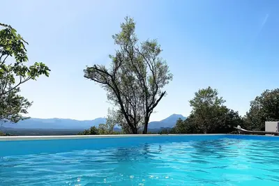 Image de Modern and luxurious villa with swimming pool in Katuni