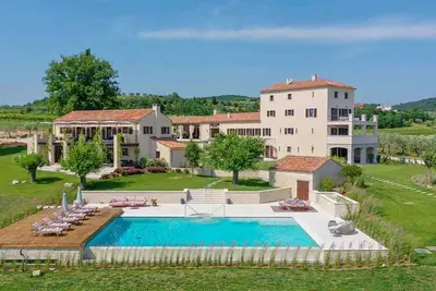 Image de Magnificent luxurious mansion and estate in Buje