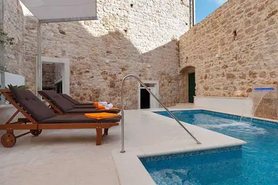 Image de A traditional stone villa with swimming pool