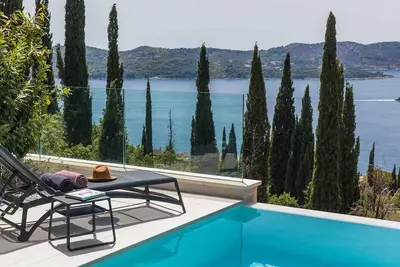 Image de A modern mansion with a fantastic sea view