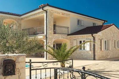 Image de Villa Martina, Pinezići