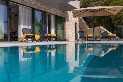 Image de Amazing poolside villa with stunning view