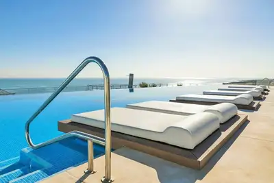 Image de Amazing Beachfront 2 Bedroom Luxury Apartment