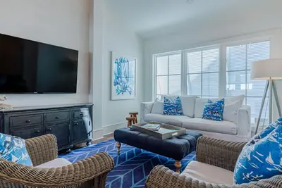 Image de Kidd Carriage House— Flawless apartment home close to pool & beach
