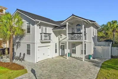 Nashvilla - Private Neighborhood Beach, Private Pool, Gated Street, 4 Bikes