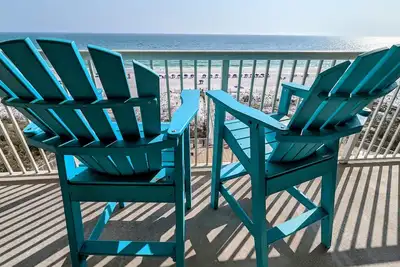 Image de Smp 604 - Designer Remodeled 3 Bd Beachfront Condo 2 Beach Service Sets!