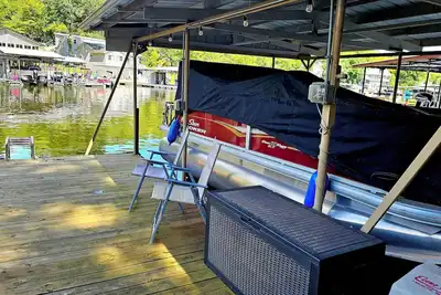 Image de Swim and Fish in the Lake, Relax in the House! You Can Have It All.