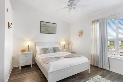 Image de Fully-Equipped 2bd Condo - Convenient & Inviting🌟
