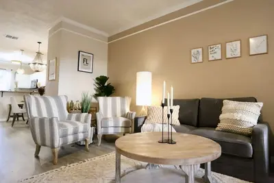 Image de Stylish Sanctuary 🌻 King Beds 2bd Condo