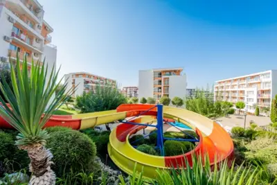 Image de Menada * Crown Fort * Nice family studio