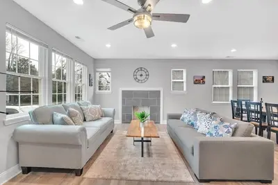 Image de New Stylish Big home 3 Bed, Golf, Bbq, Pickleball