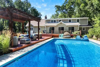 Image de Oasis on Oak |Private In-Ground Pool |Hot Tub |Pergola Seating |1. 5 Acre Home |Entertainment Room