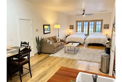 Image de Meyers Loft - Hot Spring - Farm