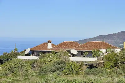 Casa Los Suenos cozy country house with sea and mountain views