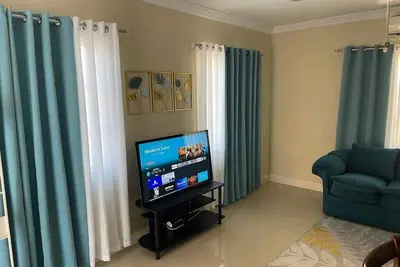 Image de Oasis@Lindsay: Centrally Located Kingston 2 bed Apt