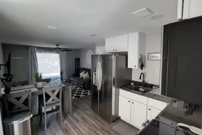 Image de Old Town Modern 2bed\/1bath home with patio & yard