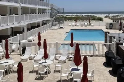 Image de 2 Bed 2 Bath Beach Condo! ! !