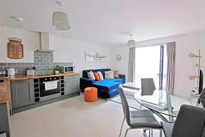 Image de 1 Bedroom-Appartement-Salle de bain privée séparée-Terrasse