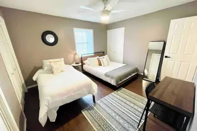 Image de *Central 2-bedroom* 5mi from downtown w/ patio Mc