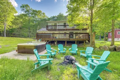 Image de Pet-Friendly Pocono Lake Oasis w/ Game Room!